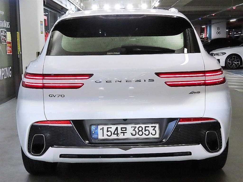Genesis GV70 - Vista 5