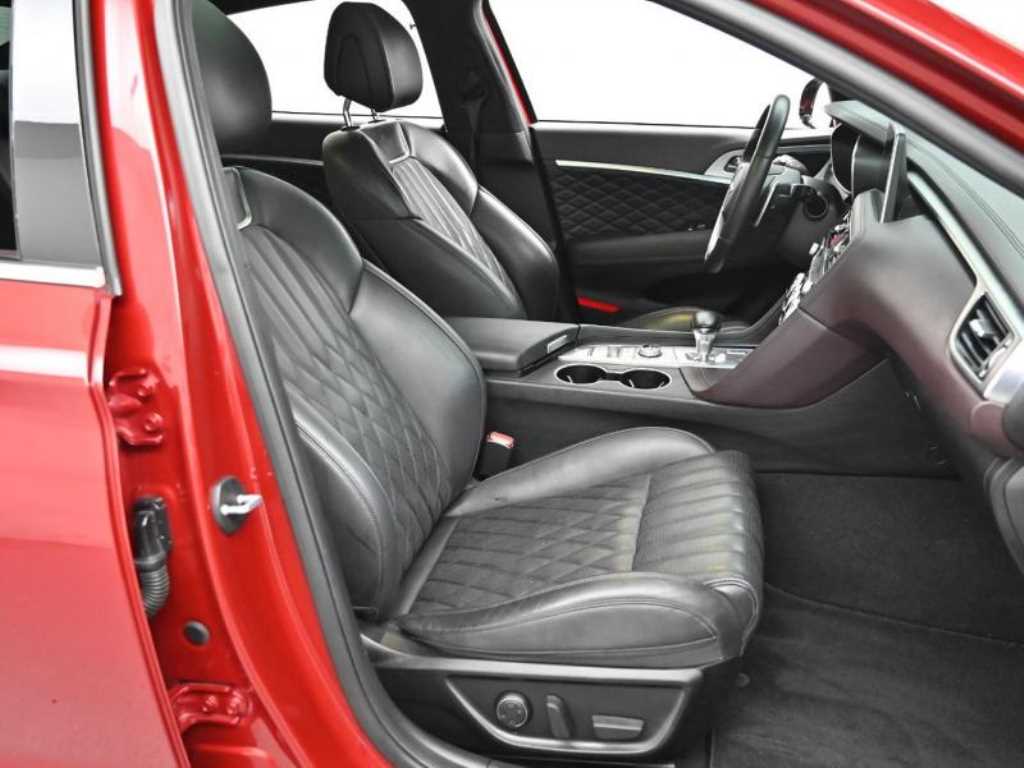 Genesis G70 - Vista 10