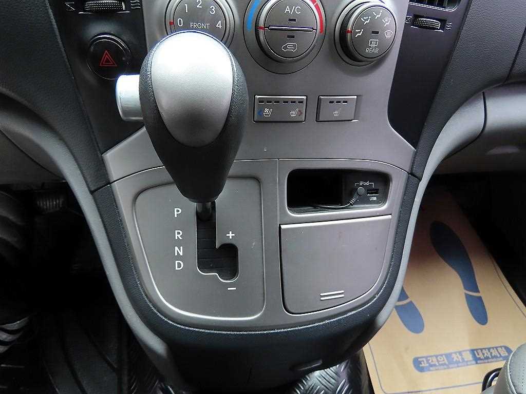 HYUNDAI Starex - Vista 10