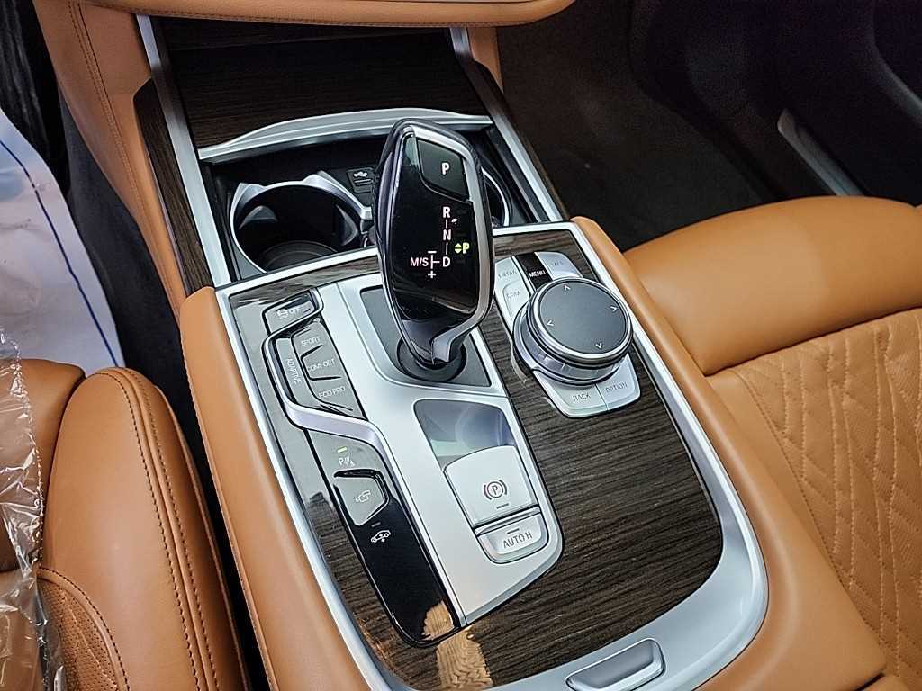 BMW 7 Series - Vista 8