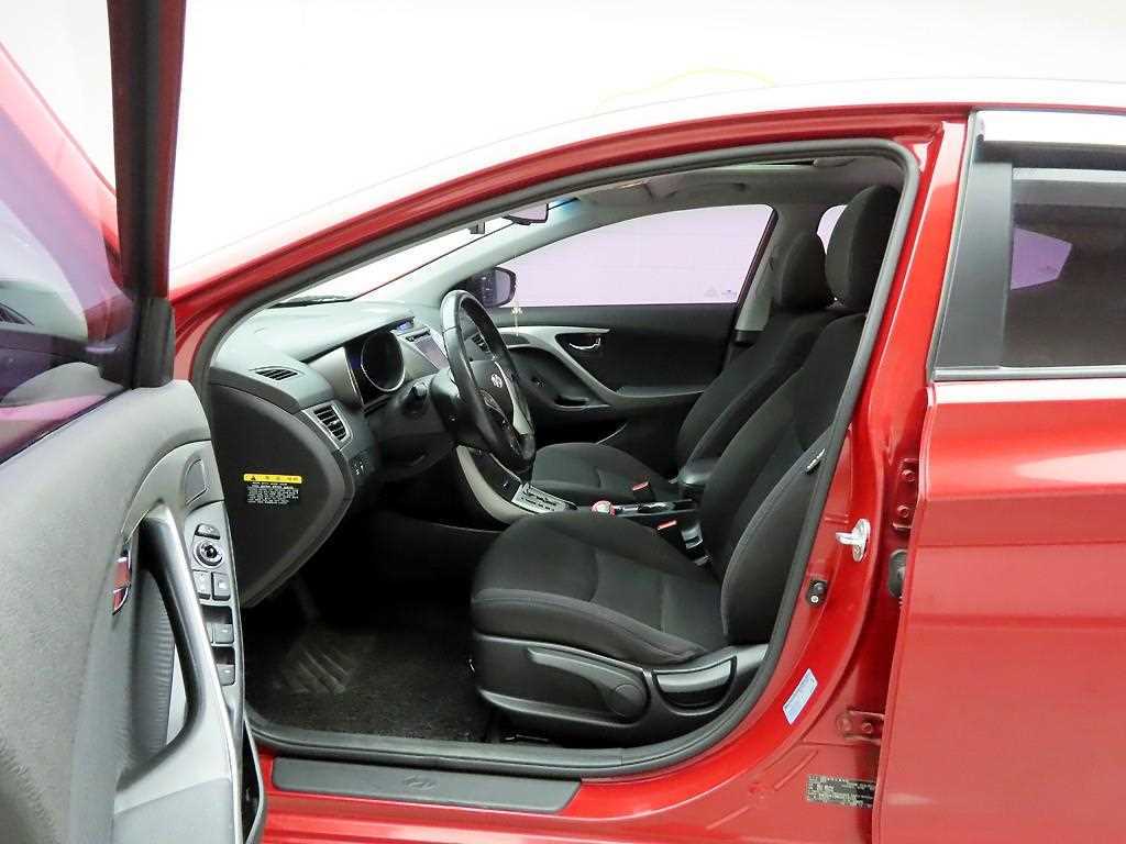 HYUNDAI Avante - Vista 12