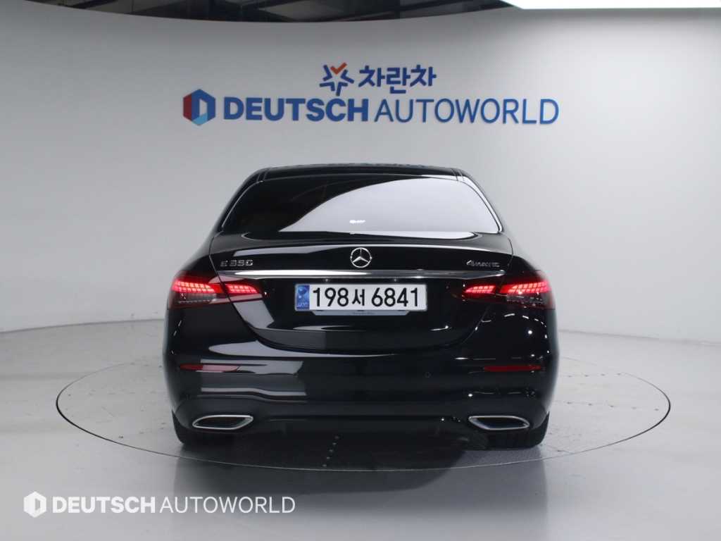 Mercedes Benz E class - Vista 4