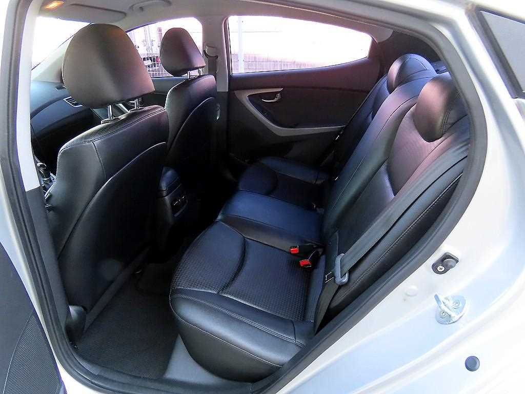 HYUNDAI Avante - Vista 6