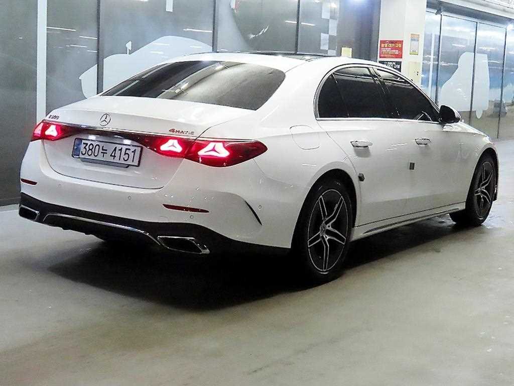 Mercedes Benz E class - Vista 4