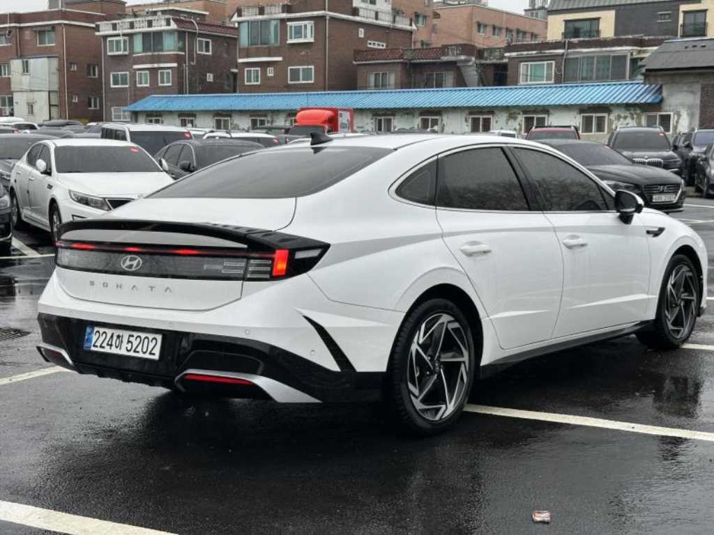 HYUNDAI Sonata - Vista 4