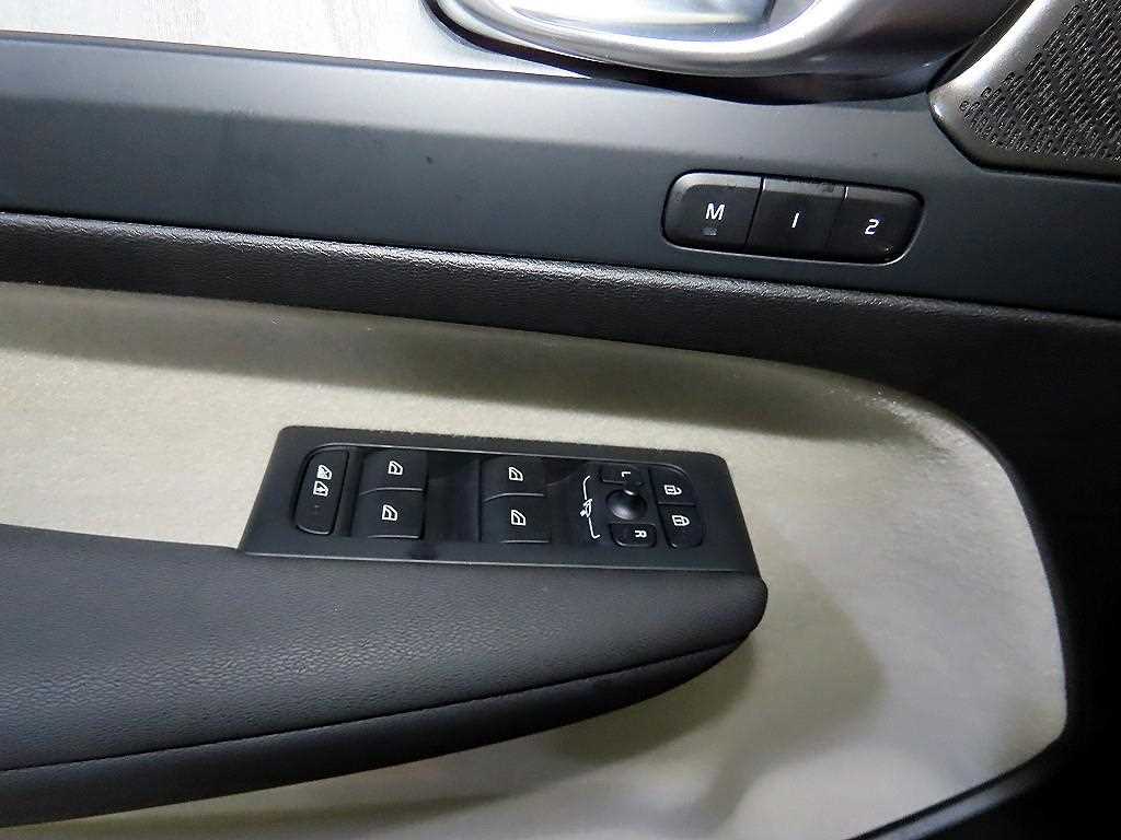 Volvo XC40 2023 Negro - Importación desde Corea - HF Imports Iquique - Foto 13