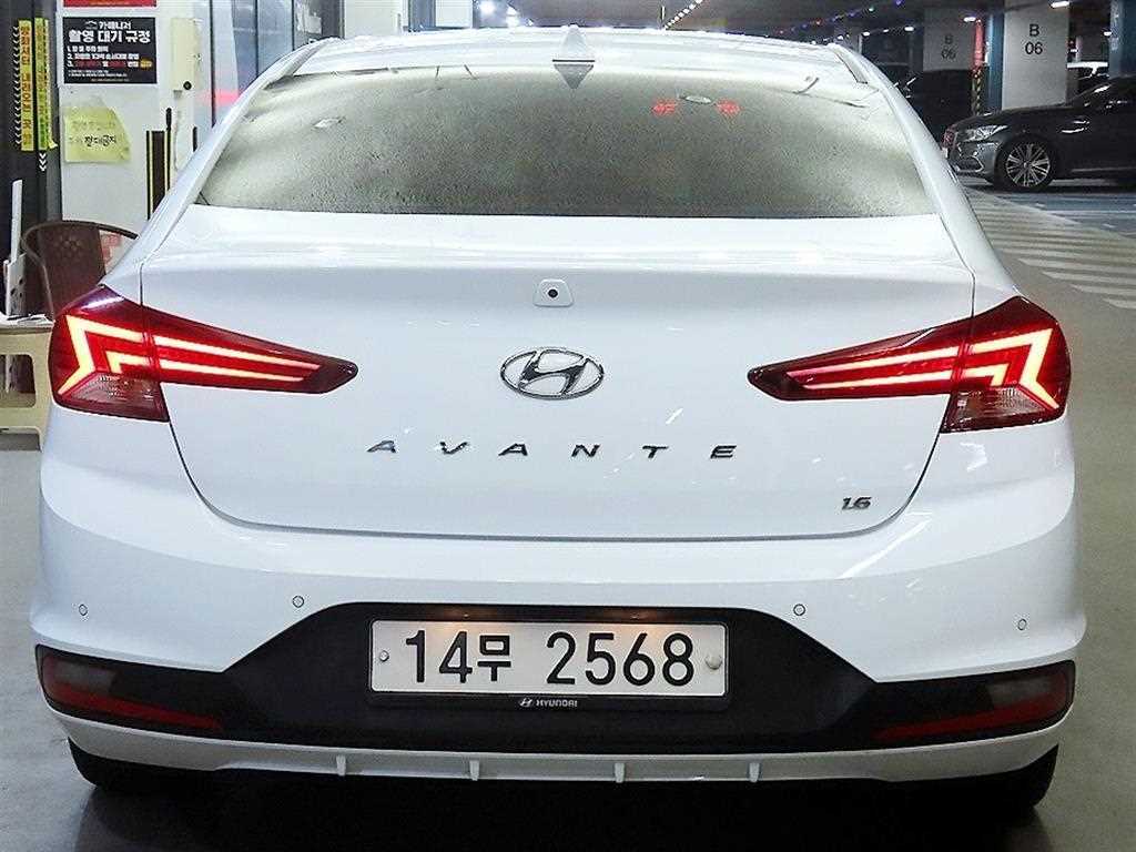 HYUNDAI Avante - Vista 5