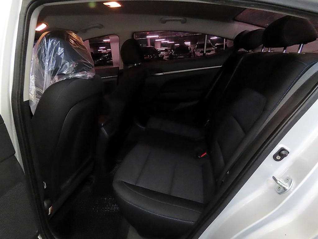 HYUNDAI Avante - Vista 5