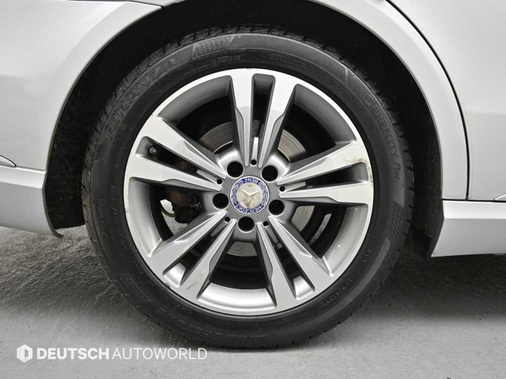 Mercedes Benz E class - Vista 5