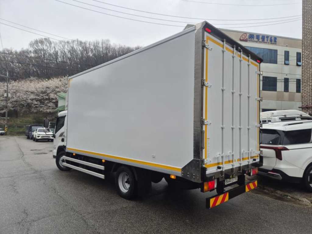 medium and large cargo truck - Vista 6