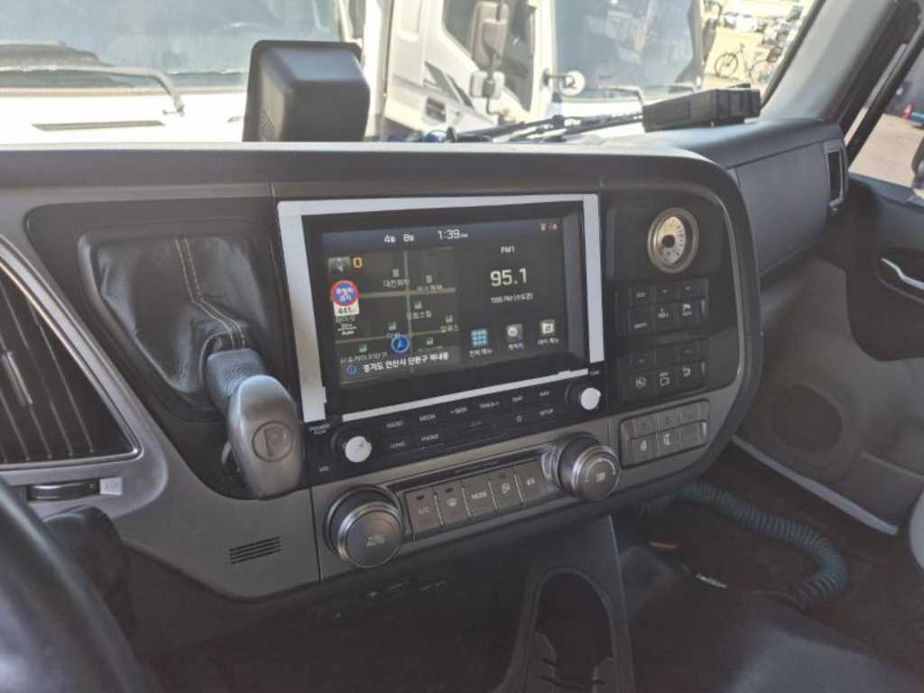 medium and large cargo truck - Vista 12