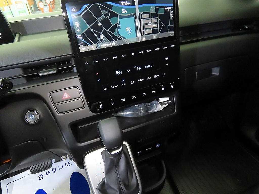 HYUNDAI Staria - Vista 10