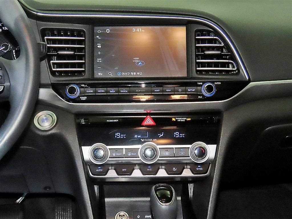 HYUNDAI Avante - Vista 11