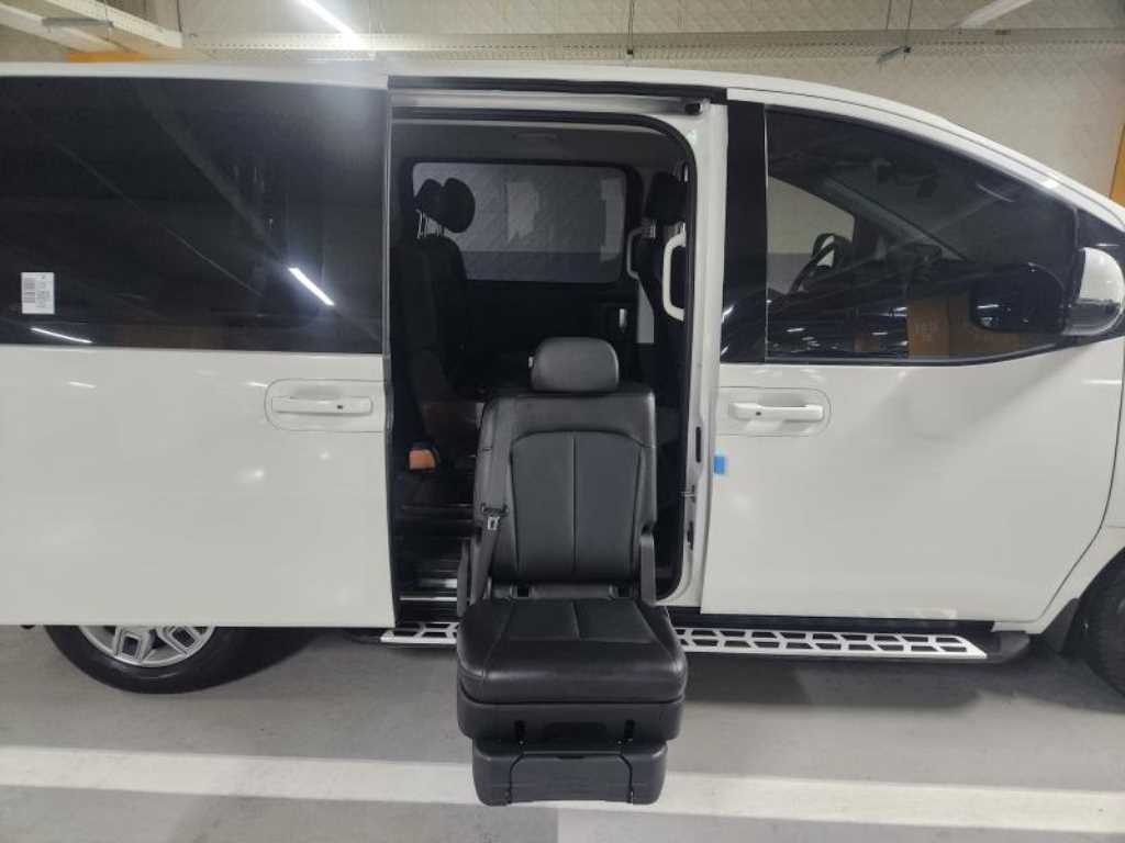 HYUNDAI Staria - Vista 3