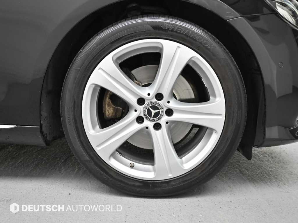 Mercedes Benz E class - Vista 5