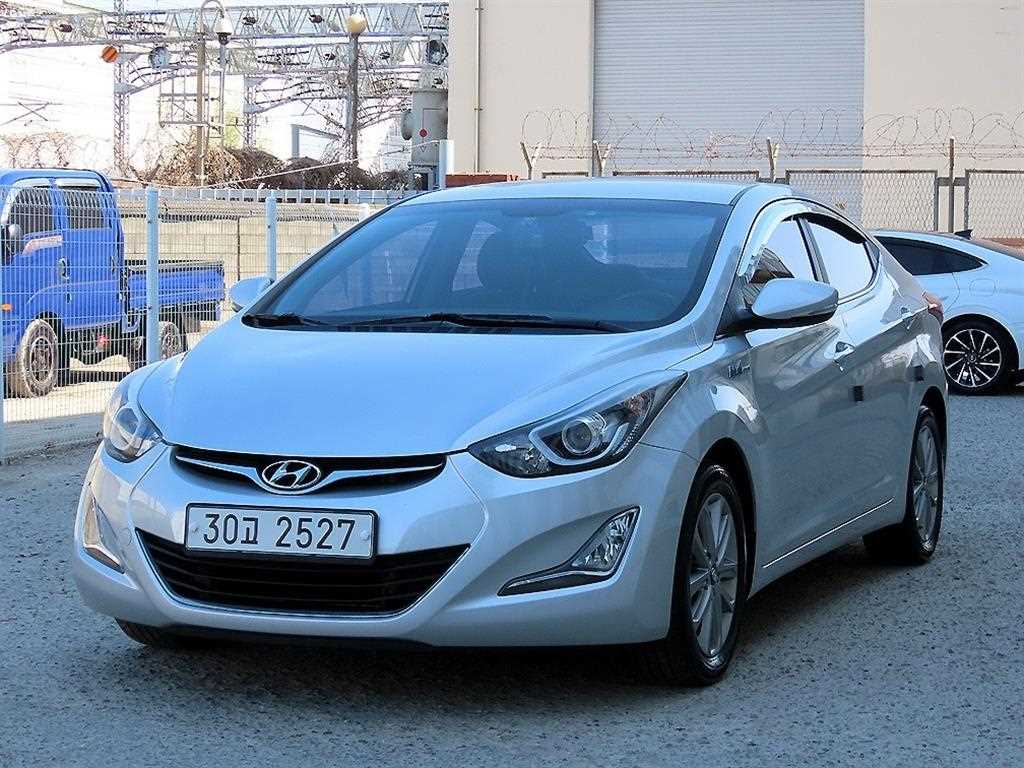 HYUNDAI Avante - Vista 2