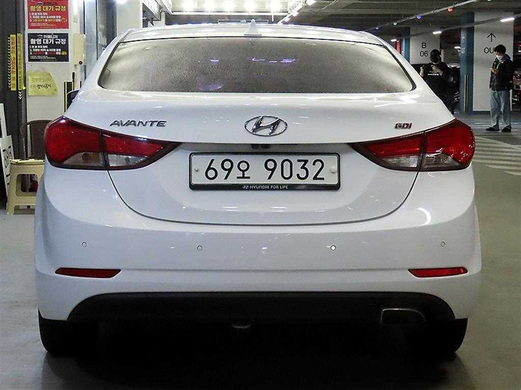 HYUNDAI Avante - Vista 5