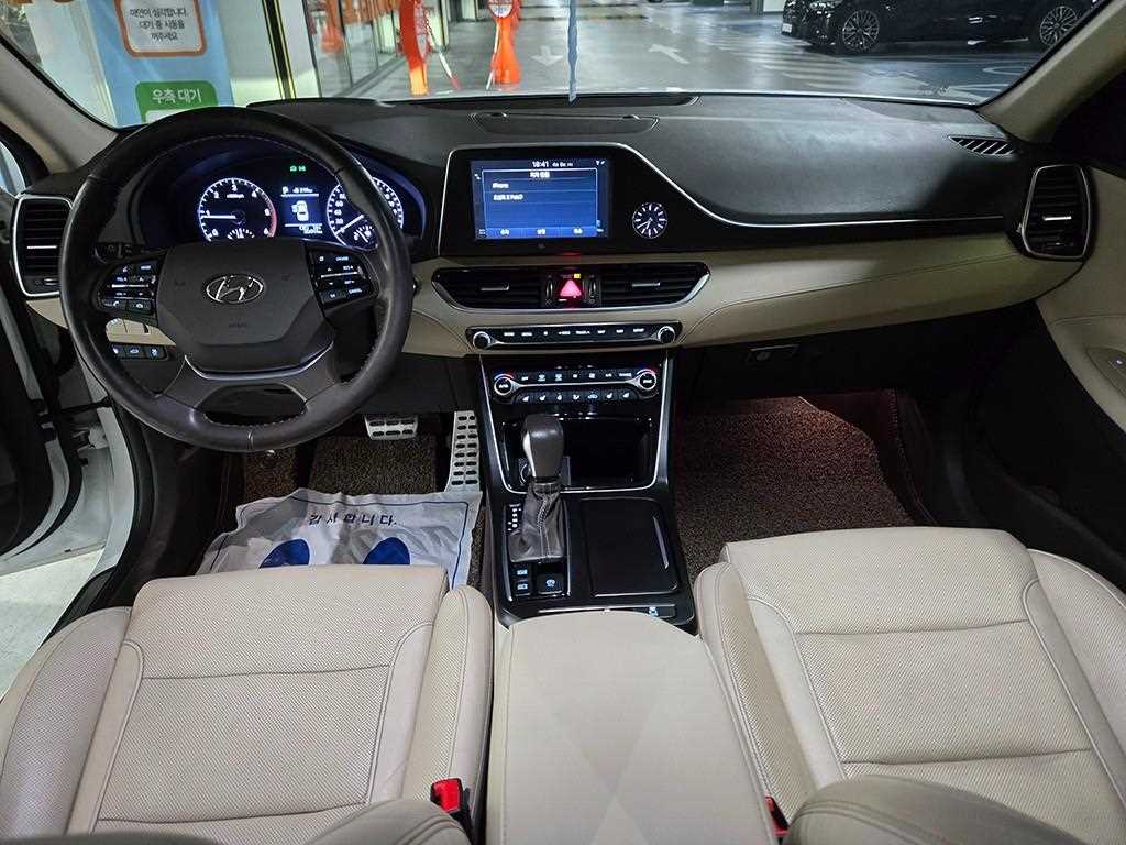 HYUNDAI Grandeur - Vista 9