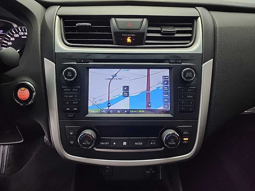 Nissan Altima - Vista 11