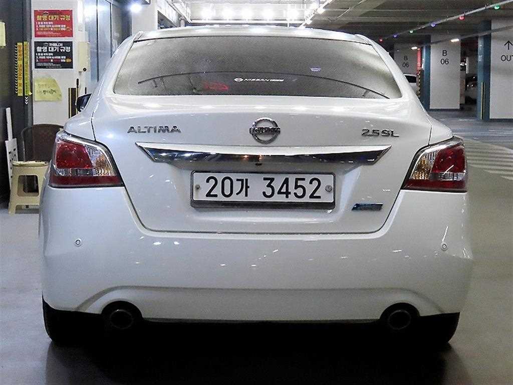 Nissan Altima - Vista 5