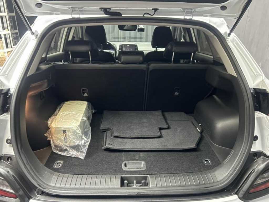 HYUNDAI Kona - Vista 5