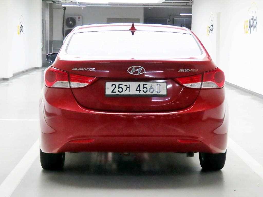 HYUNDAI Avante - Vista 3