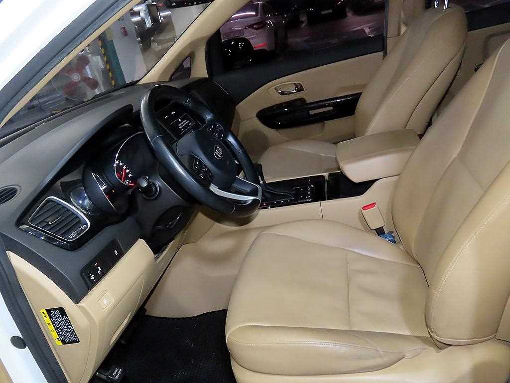 KIA Carnival - Vista 6