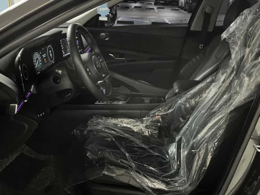 HYUNDAI Avante - Vista 8