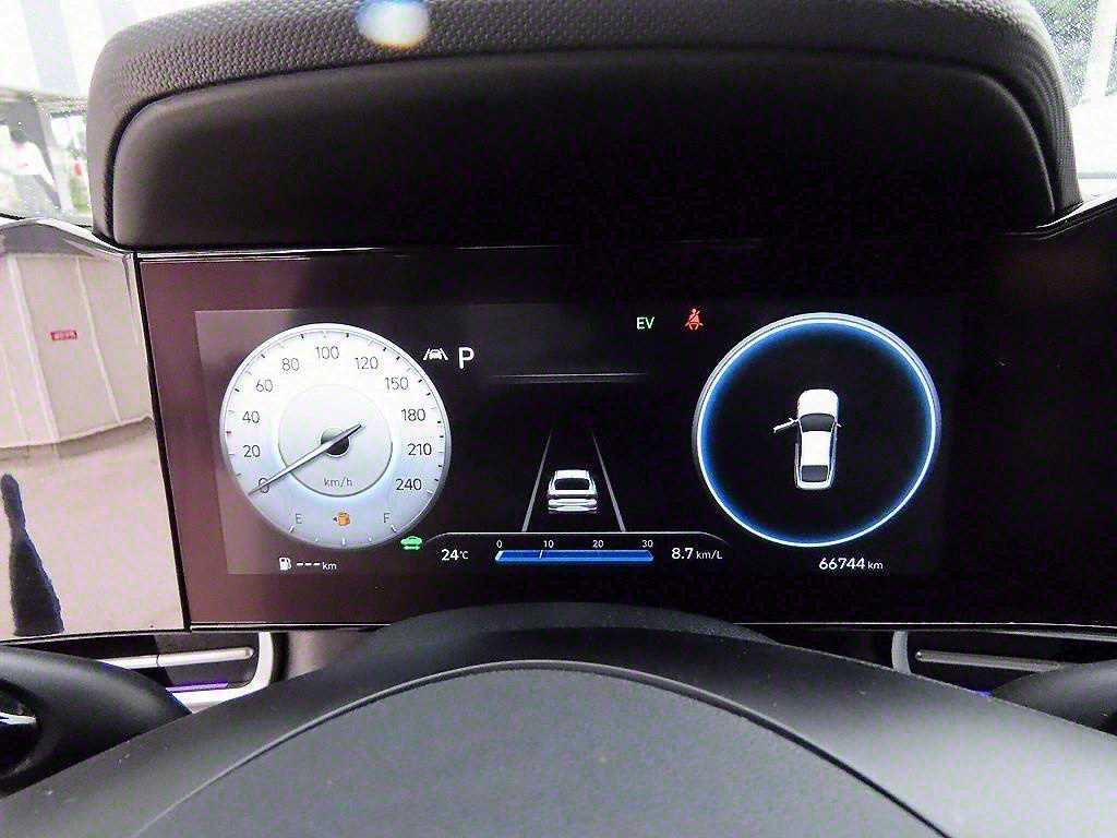 HYUNDAI Avante - Vista 9