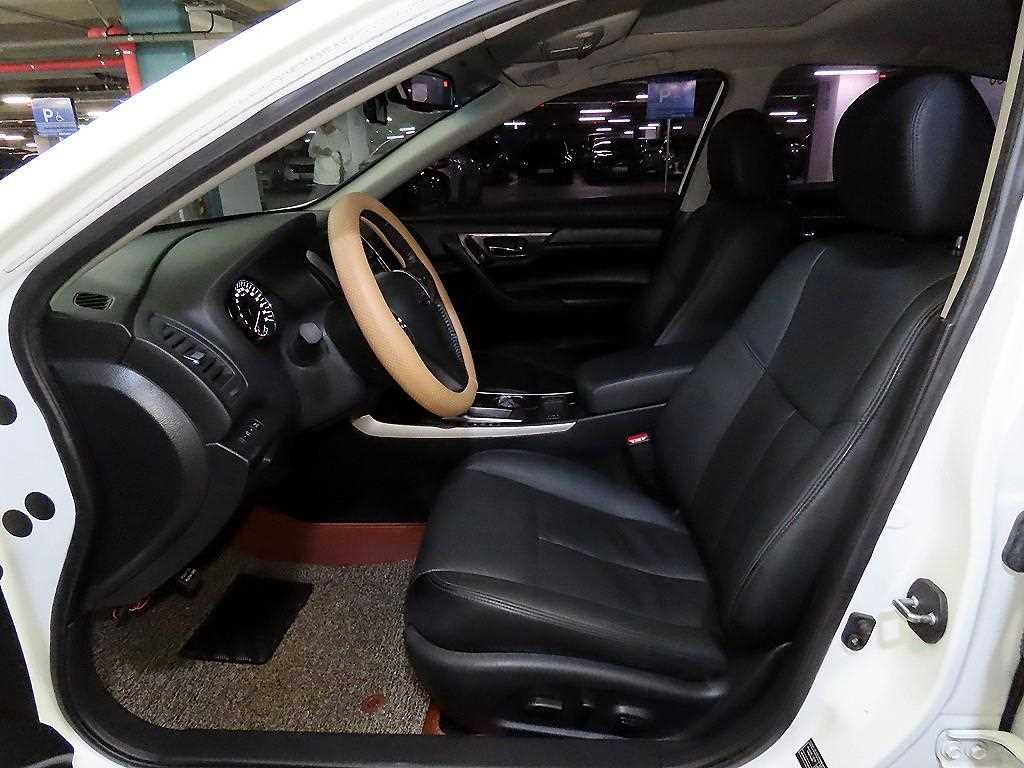 Nissan Altima - Vista 6