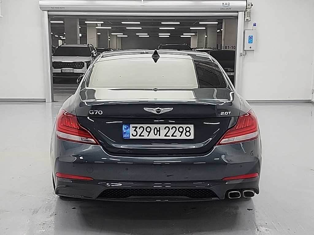 Genesis G70 - Vista 3