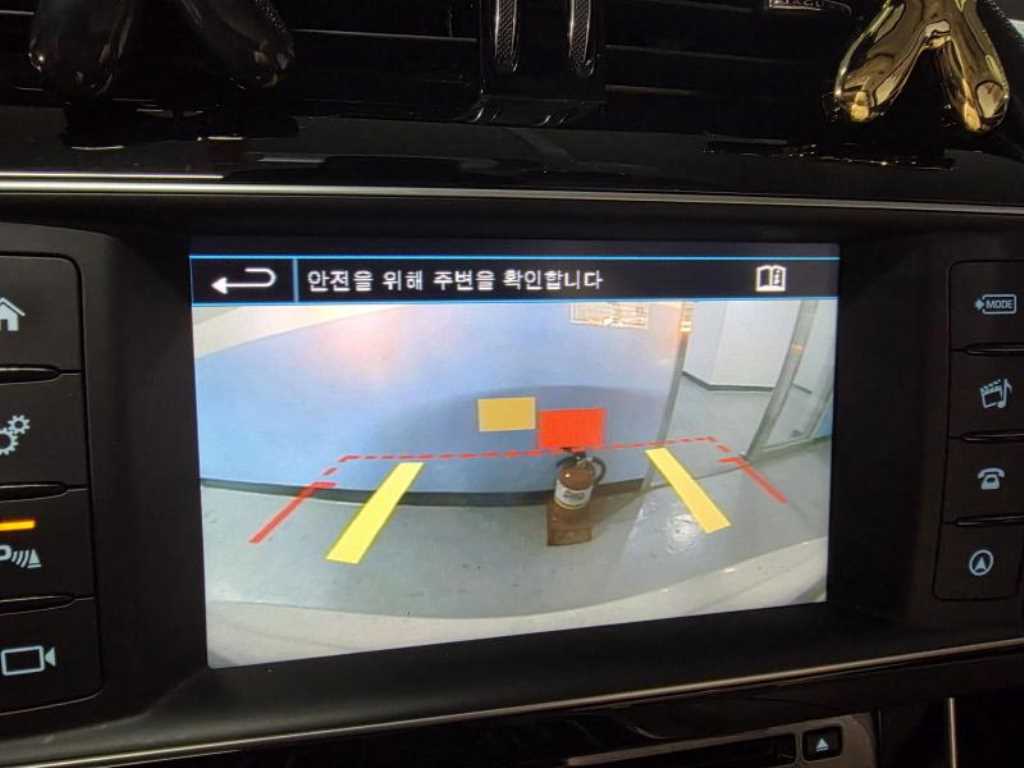 Jaguar XE - Vista 12