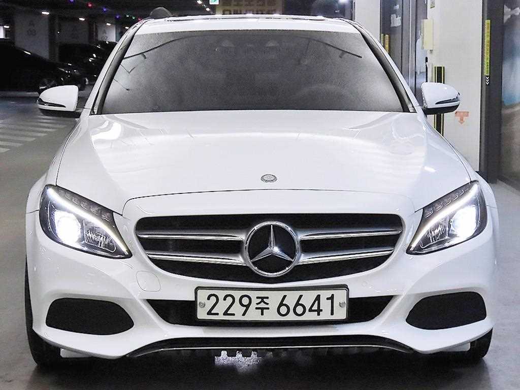 Mercedes Benz C Class - Vista 3