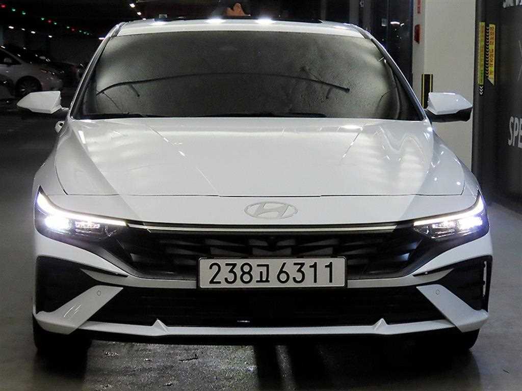 HYUNDAI Avante - Vista 2