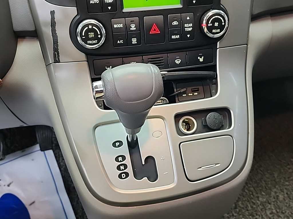 KIA Carnival - Vista 8