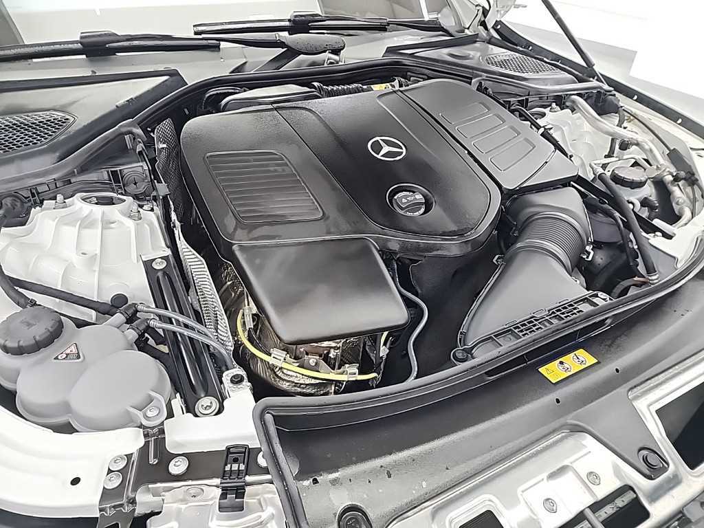 Mercedes Benz E class - Vista 5