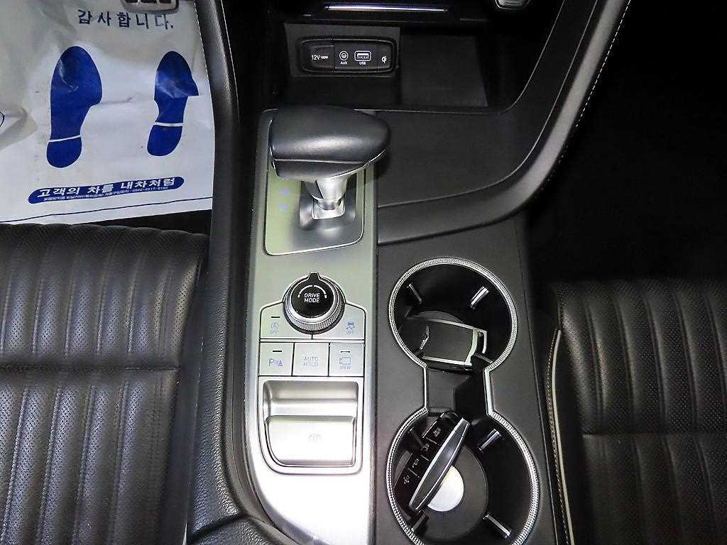 Genesis G70 - Vista 12