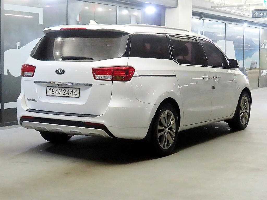 KIA Carnival - Vista 4