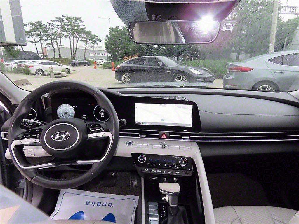 HYUNDAI Avante - Vista 7