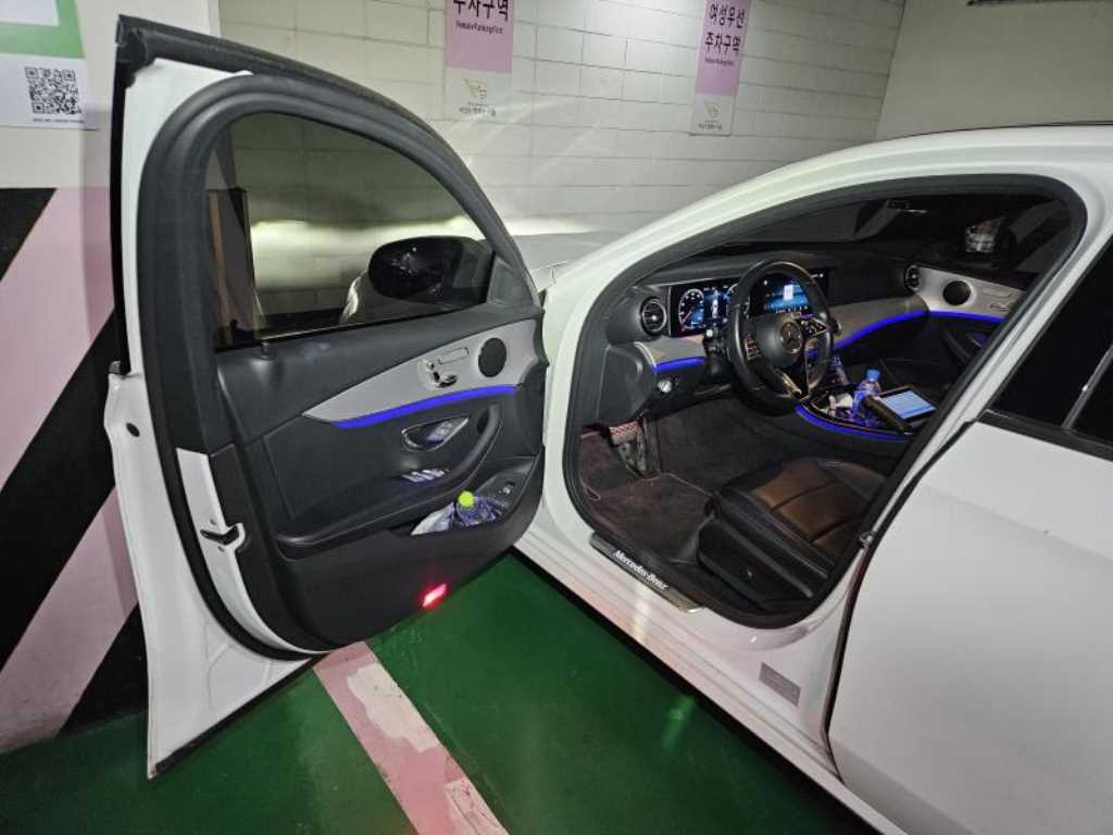 Mercedes Benz E class - Vista 5