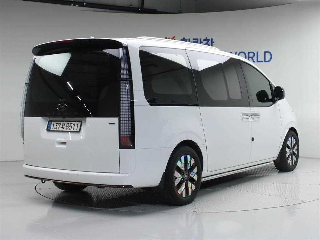 HYUNDAI Staria - Vista 2