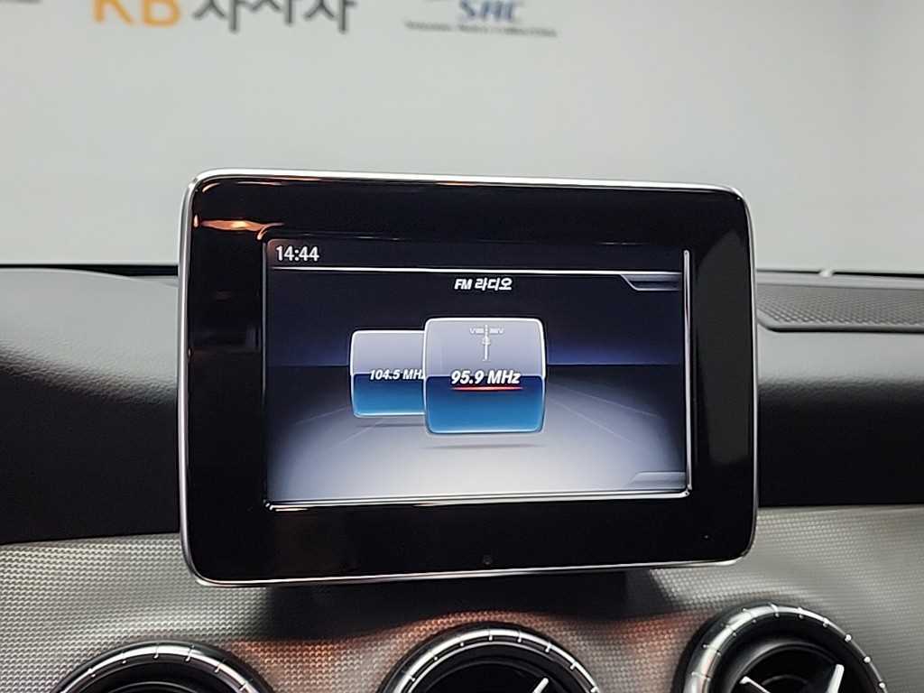 Mercedes Benz CLA Class 2017 Gris - Importación desde Corea - HF Imports Iquique - Foto 14