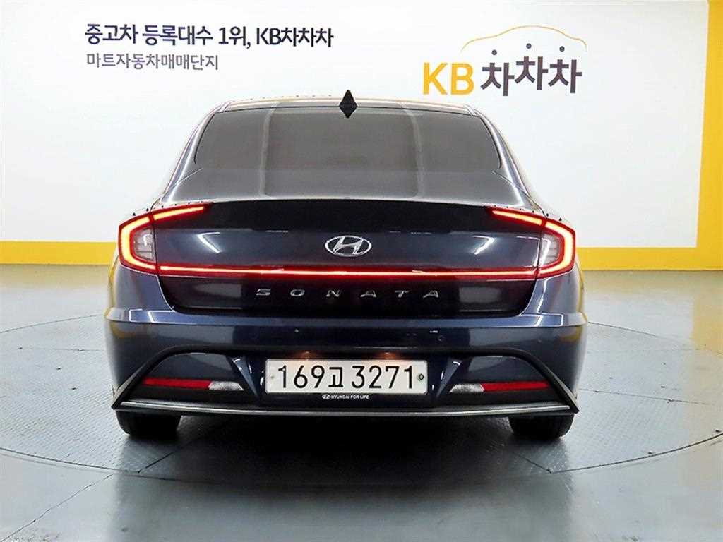 HYUNDAI Sonata - Vista 3