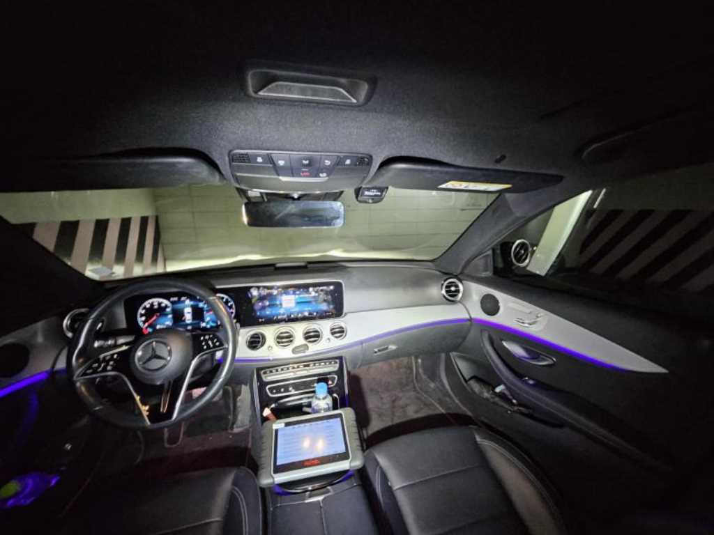 Mercedes Benz E class - Vista 4