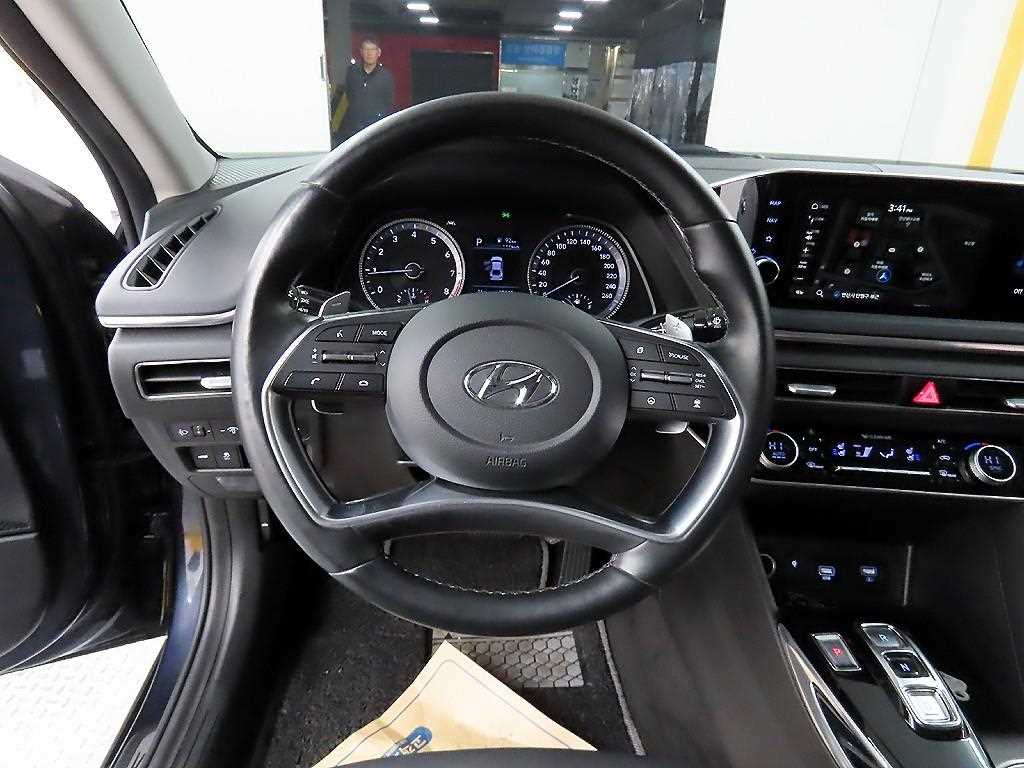 HYUNDAI Sonata - Vista 9