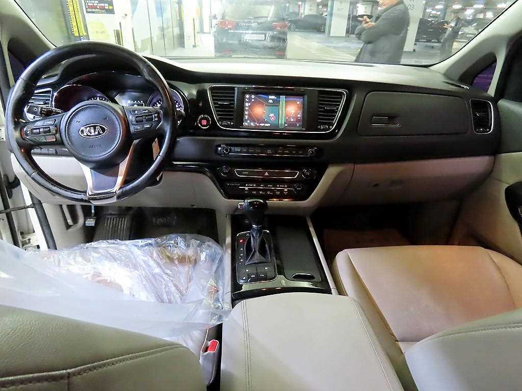 KIA Carnival - Vista 9