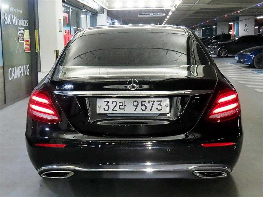 Mercedes Benz E class - Vista 5