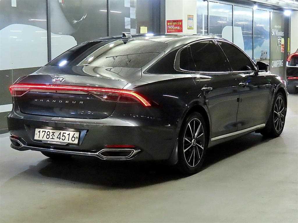 HYUNDAI Grandeur - Vista 4