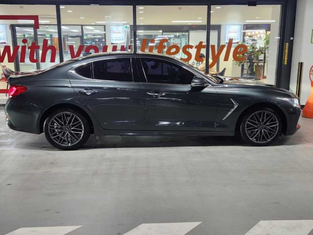 Genesis G70 - Vista 3