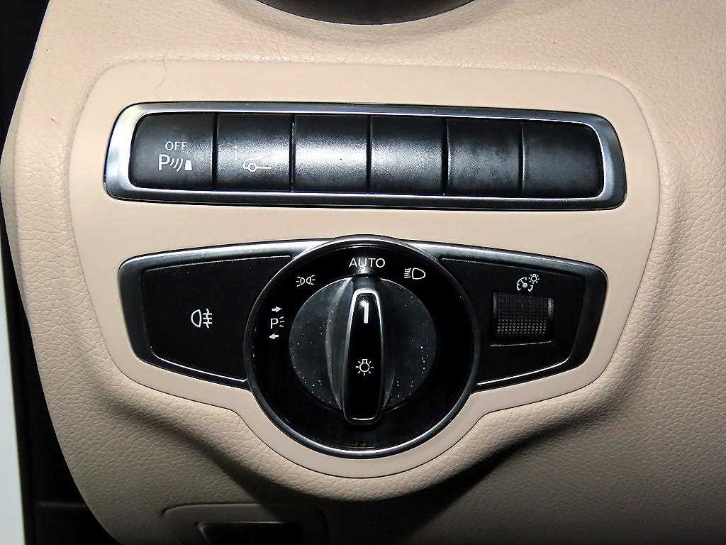 Mercedes Benz C Class 2017 Blanco - Importación desde Corea - HF Imports Iquique - Foto 13